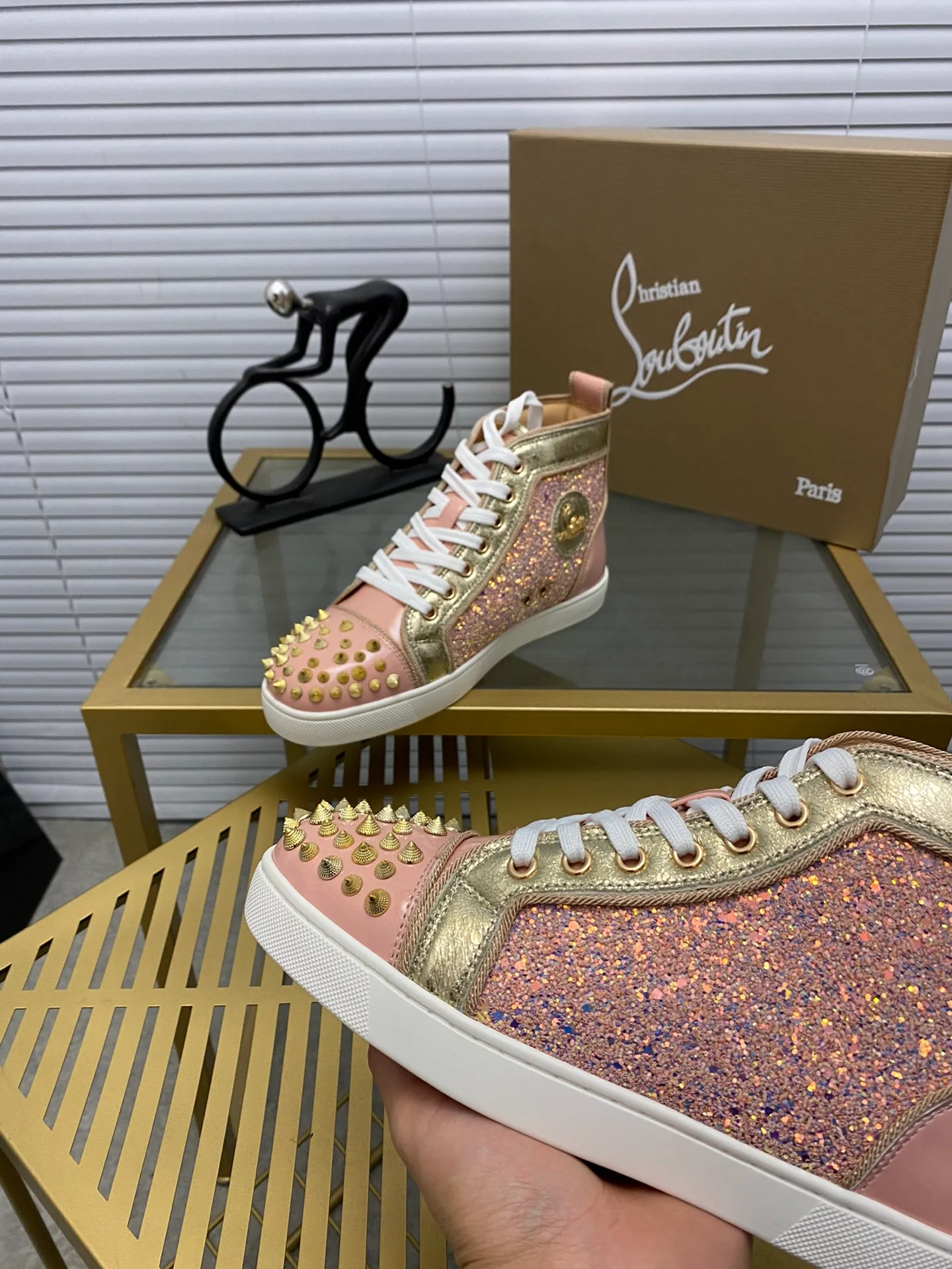 Made to order. Ex-factory price 540. christian louboutin (CL red sole shoes) counter series, casual sneakers for couples 📢 📢 📢 Exclusive hot style release 🎈🎈💪 Movable latex feet 👻 Finished outsole line [Proud] 😝Female 35-40# Male 38#-46, global supply😝 [Top version]: original imported cowhide upper, top original leather lining, original molded TPU outsole, original 1:1 detail processing, original shoe last,
